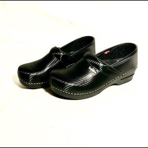 Sanita 100% leather professional clog size eur41